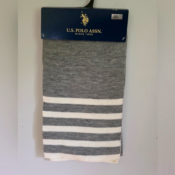 U.S. Polo Assn. Gray and White Knit Scarf - Picture 1 of 3